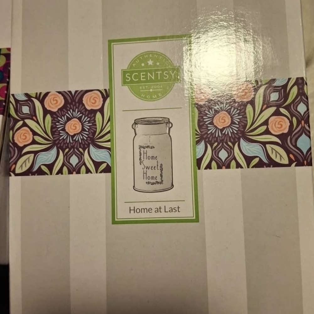 Scentsy Home Sweet Home Accent